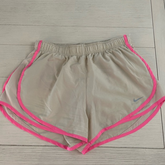 Nike shorts - Picture 1 of 3